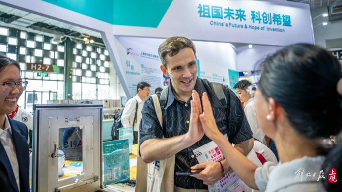 上交会开幕！老外采购商直呼看花了眼